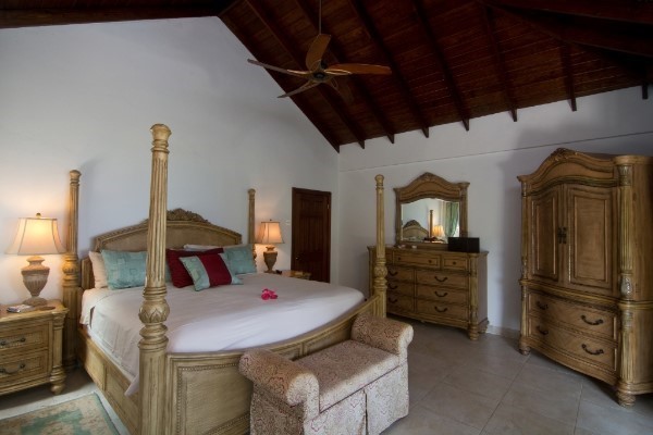 Bay Tree Villa master bedroom
